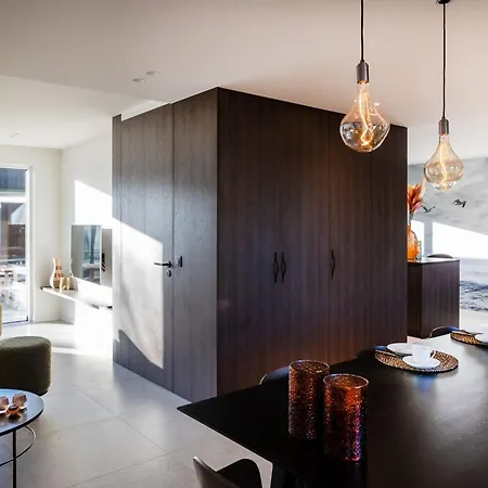 Vakantiehuis Modern By Sea